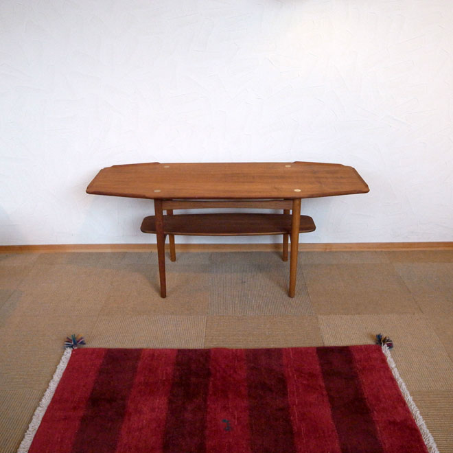 デンマーク製のソファテーブル