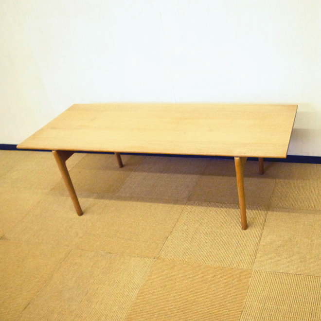 ハンス・J・ウェグナーのAT15ソファテーブル