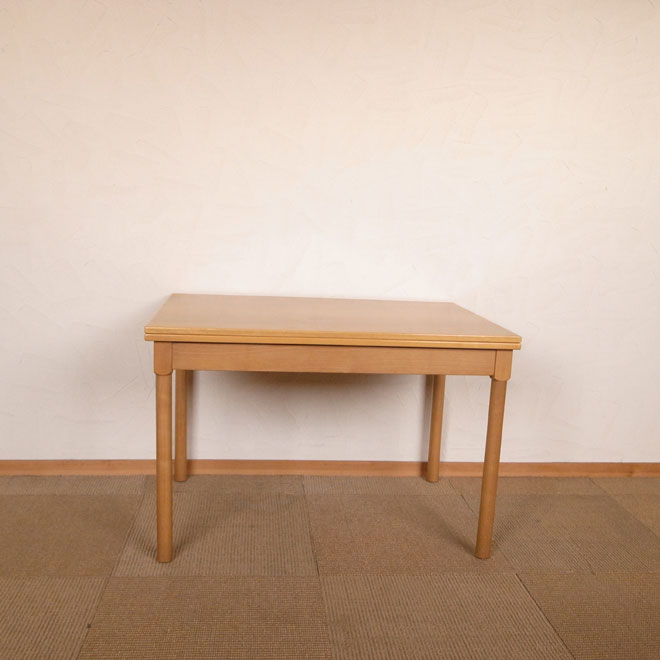 ボーエ・モーエンセンのテーブル
