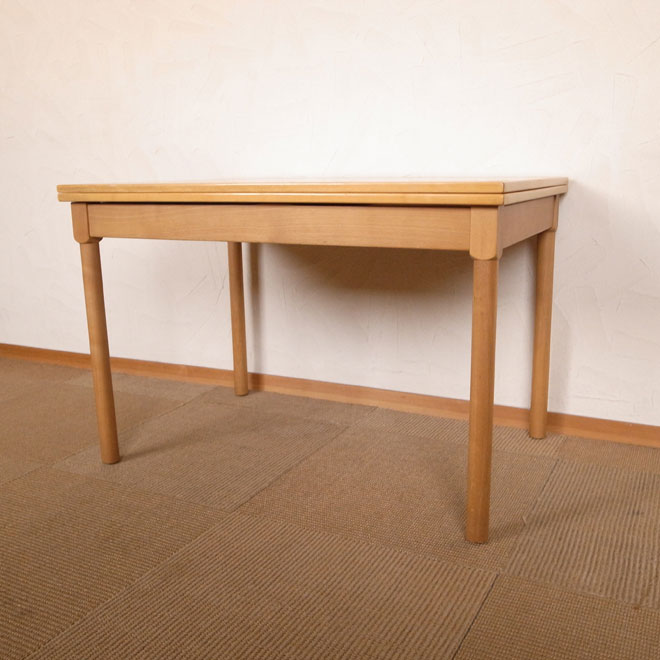 ボーエ・モーエンセンのテーブル