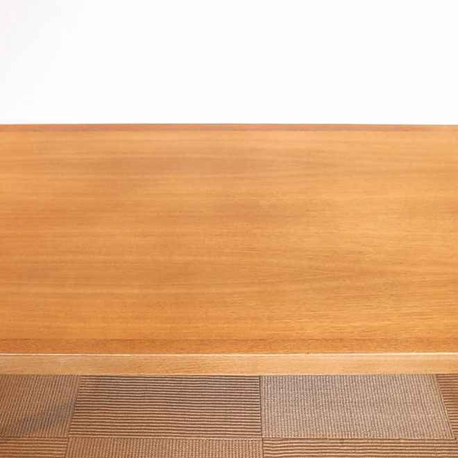 ハンス・J・ウェグナーのAT17ソファテーブル